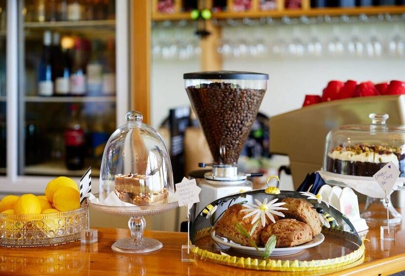 호텔 Koura Bay Golf Resort