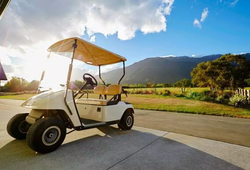 هتل Koura Bay Golf Resort