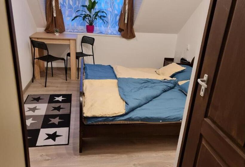 بنسيون Arató Vendégház