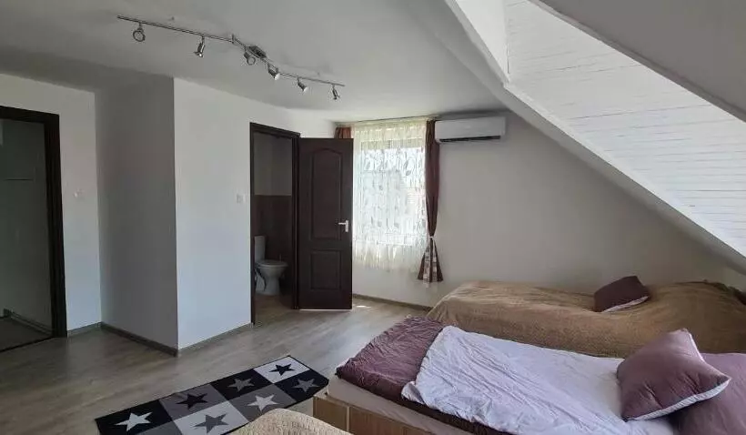 ペンション Arató Vendégház