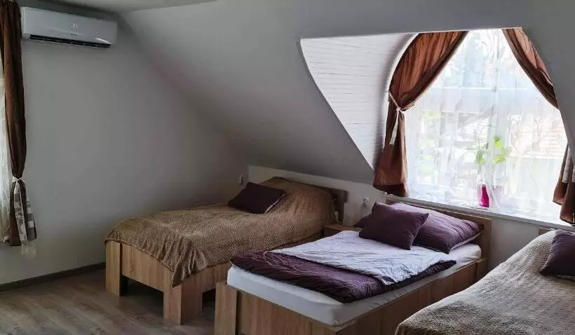 ペンション Arató Vendégház