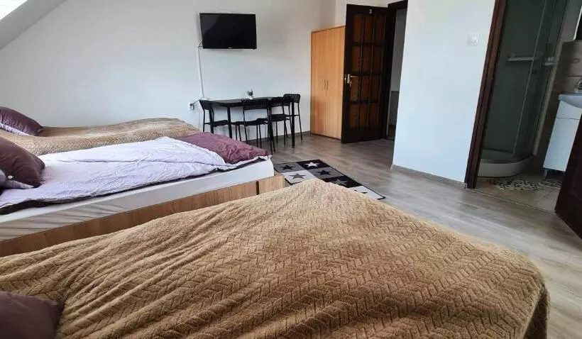 ペンション Arató Vendégház