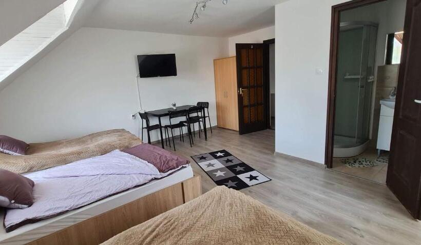 بنسيون Arató Vendégház