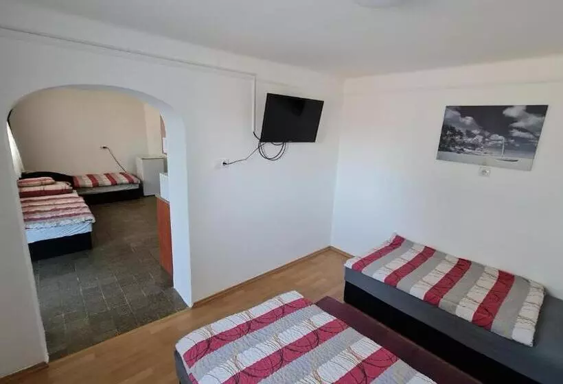 ペンション Arató Vendégház