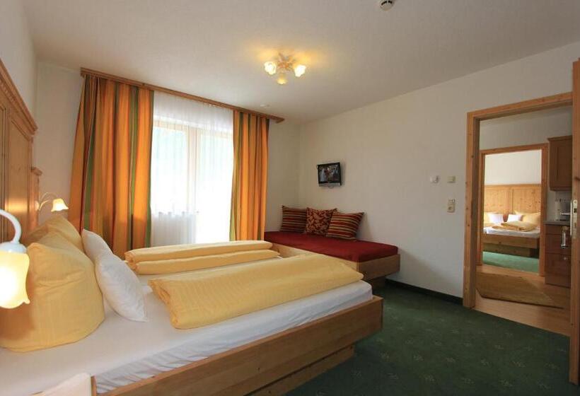 פנסיון Landhaus Lechthaler