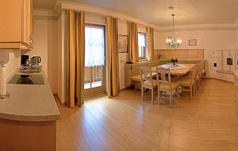 פנסיון Landhaus Lechthaler