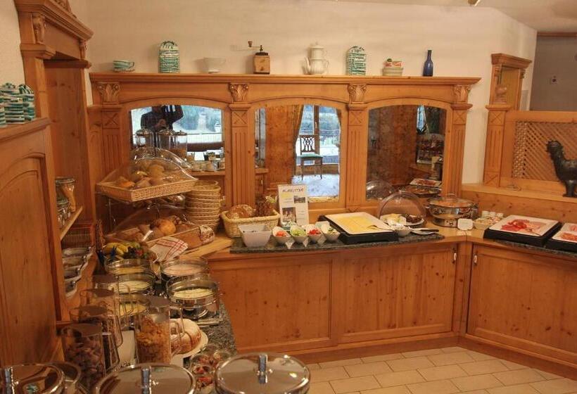 פנסיון Landhaus Lechthaler