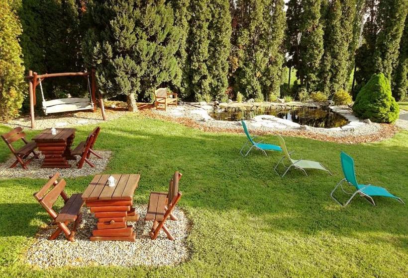 Pensão Elisoria Apartments