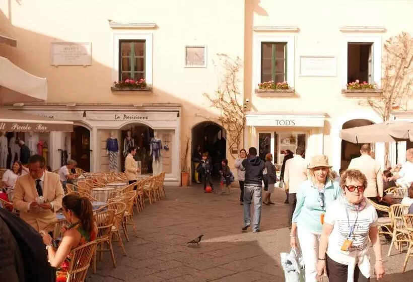 پانسیون Guest House La Piazzetta