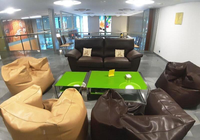 پانسیون Hostal Nirvana