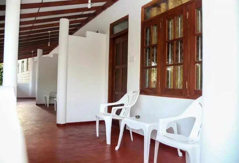 ペンション Tithira Guest House