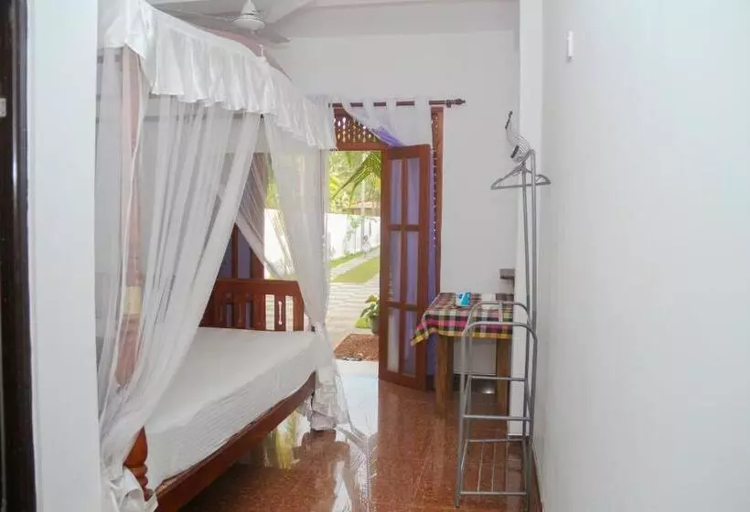 ペンション Tithira Guest House