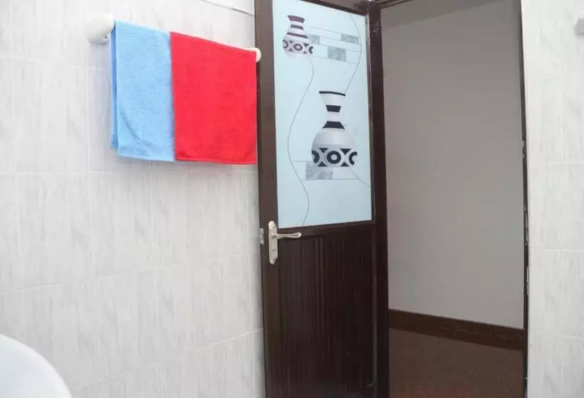 ペンション Tithira Guest House