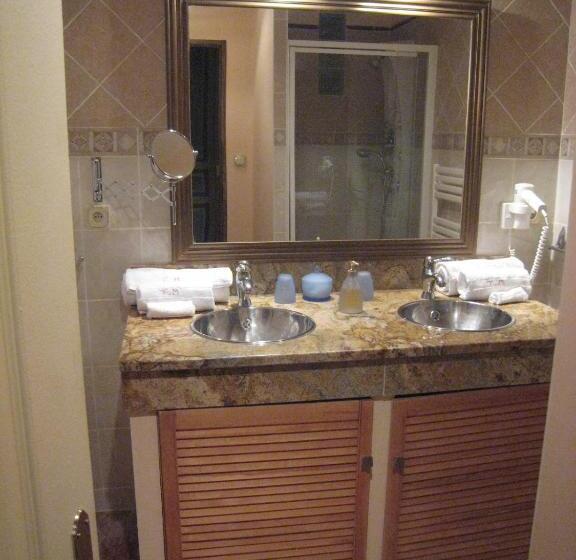 膳宿费 Chateau Du Comte