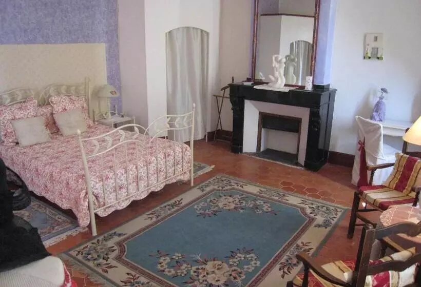 پانسیون Chateau Du Comte
