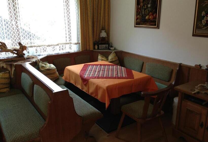 پانسیون Haus Tenk