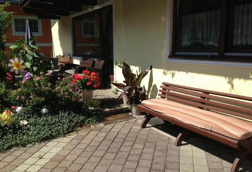 پانسیون Haus Tenk