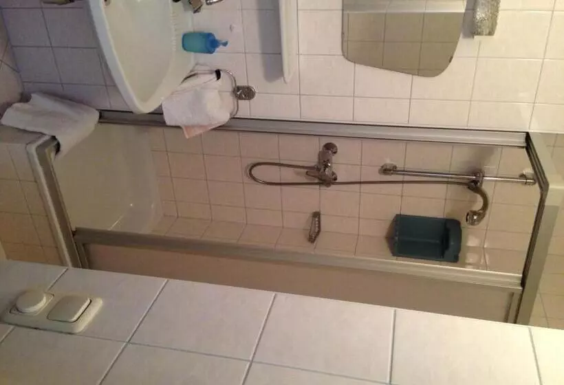 ペンション Haus Tenk