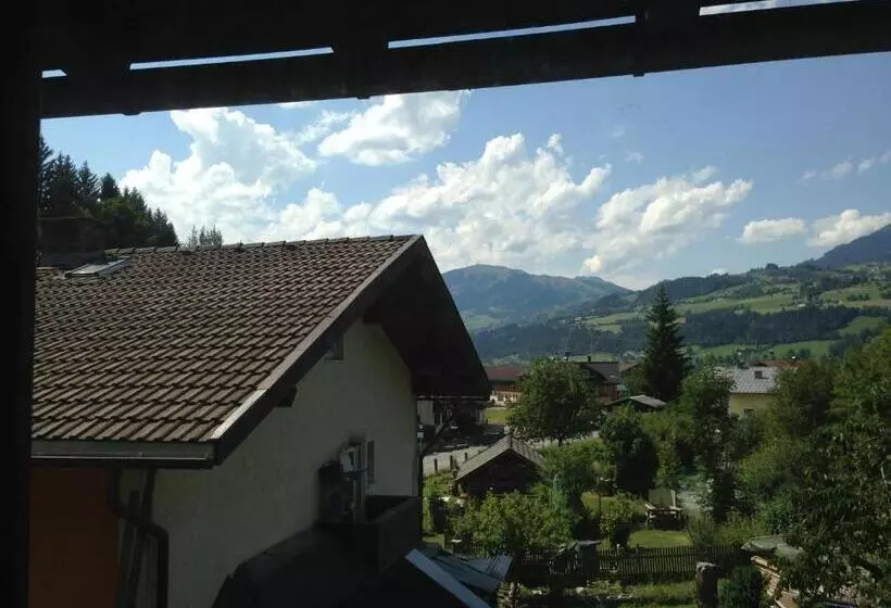 ペンション Haus Tenk