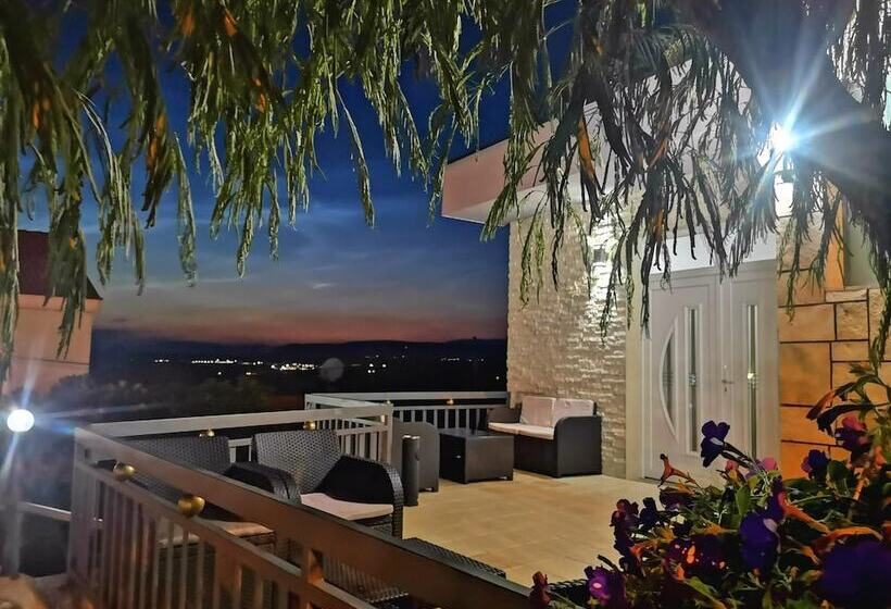 پانسیون La Pietra Family