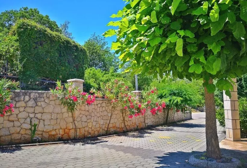 پانسیون La Pietra Family