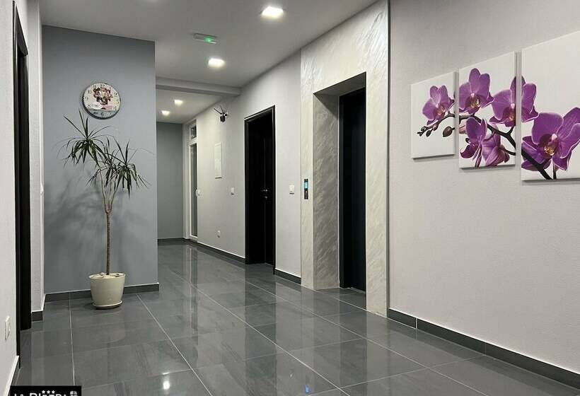 پانسیون La Pietra Family