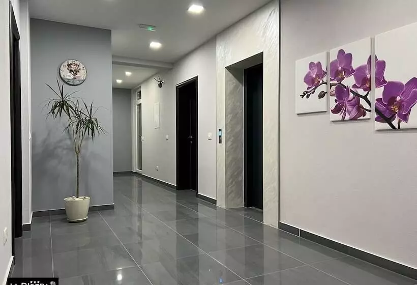 پانسیون La Pietra Family