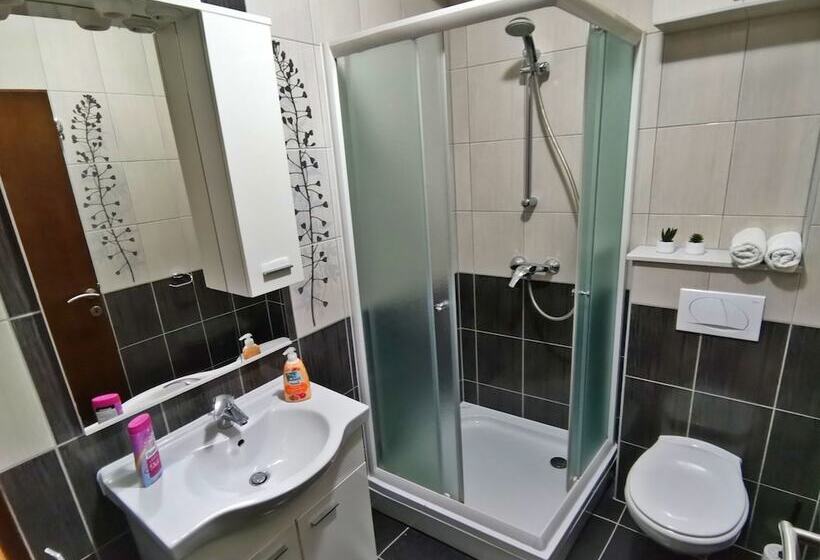 پانسیون La Pietra Family