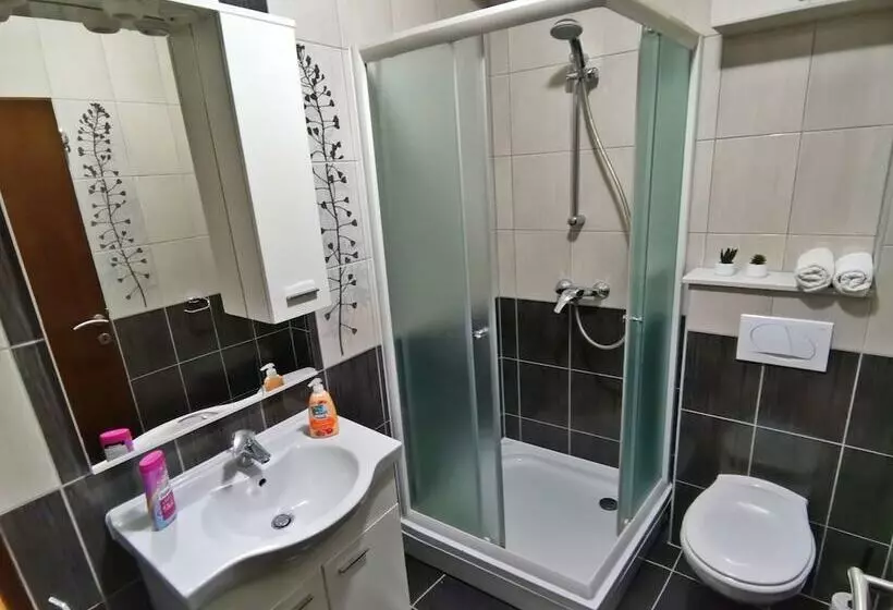 پانسیون La Pietra Family