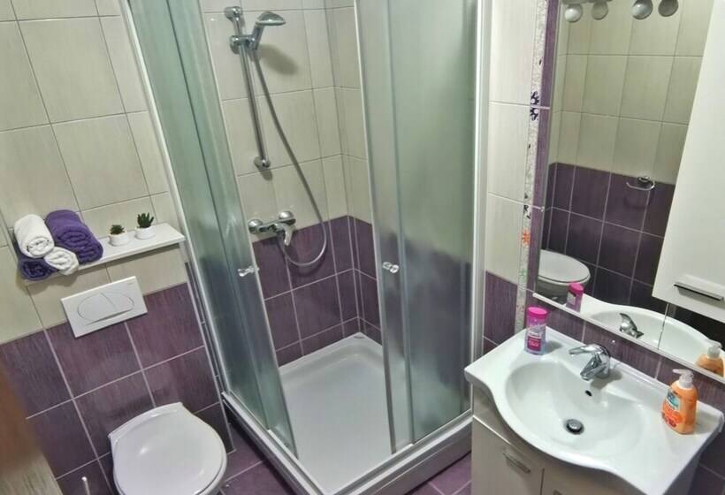 پانسیون La Pietra Family