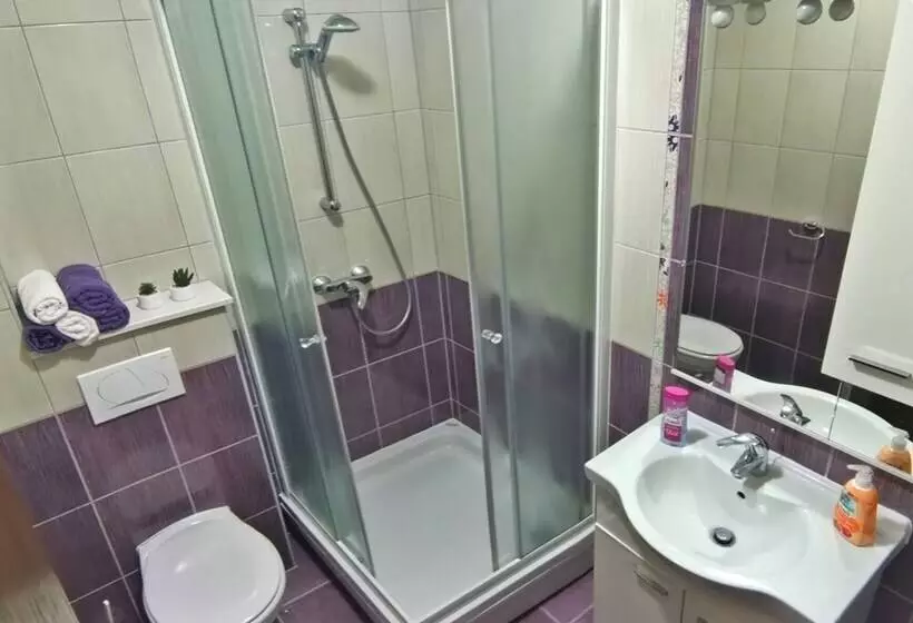 پانسیون La Pietra Family