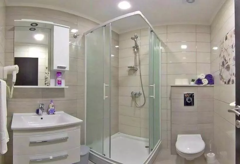 پانسیون La Pietra Family