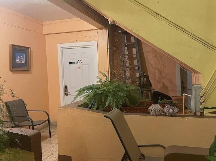 펜션 Midtown Guest House