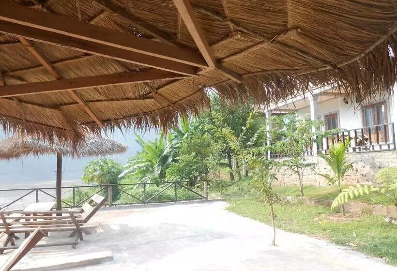 پانسیون Nam Ou River Lodge