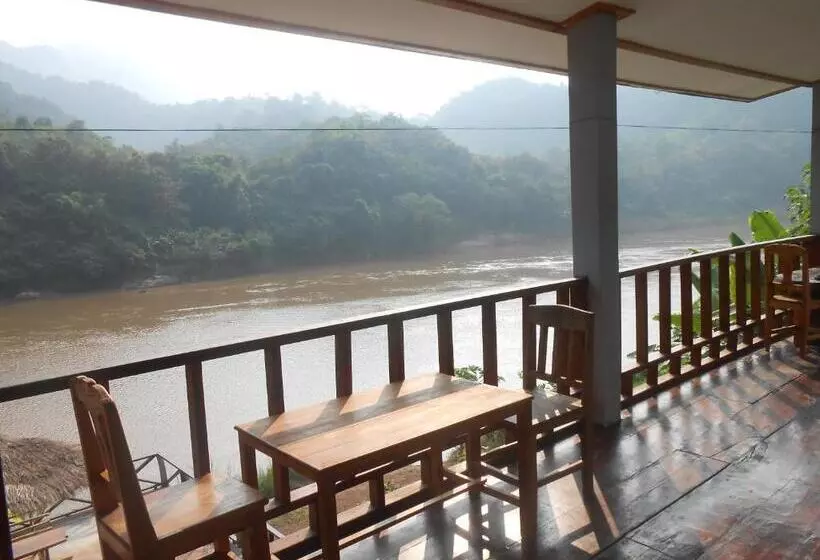 پانسیون Nam Ou River Lodge