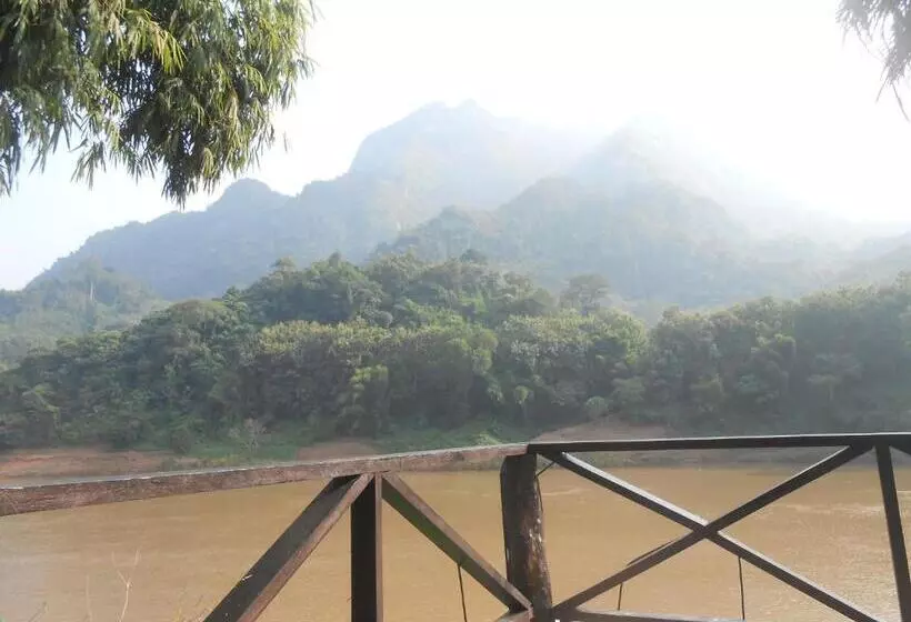 پانسیون Nam Ou River Lodge