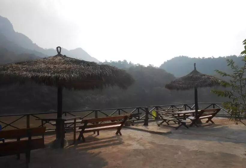 پانسیون Nam Ou River Lodge