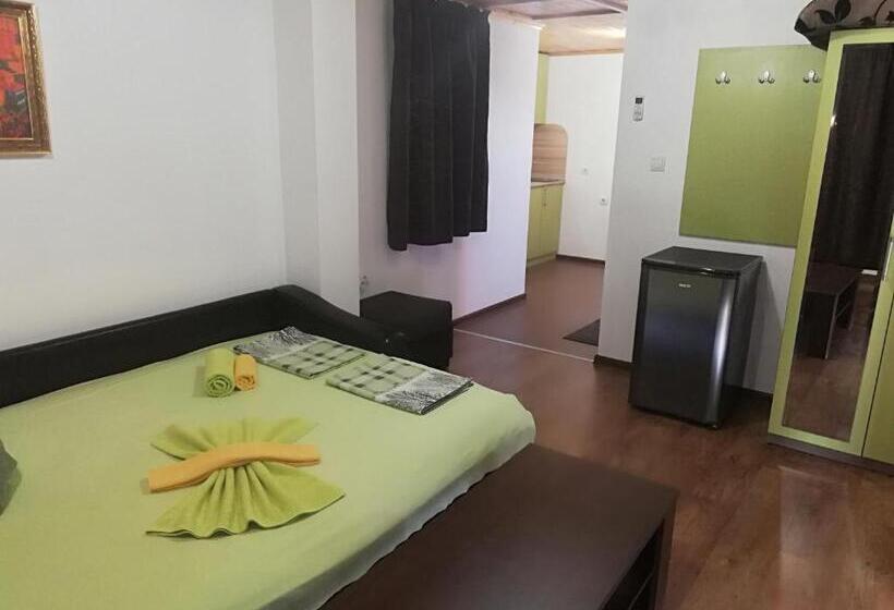 פנסיון Neli Sea Villa