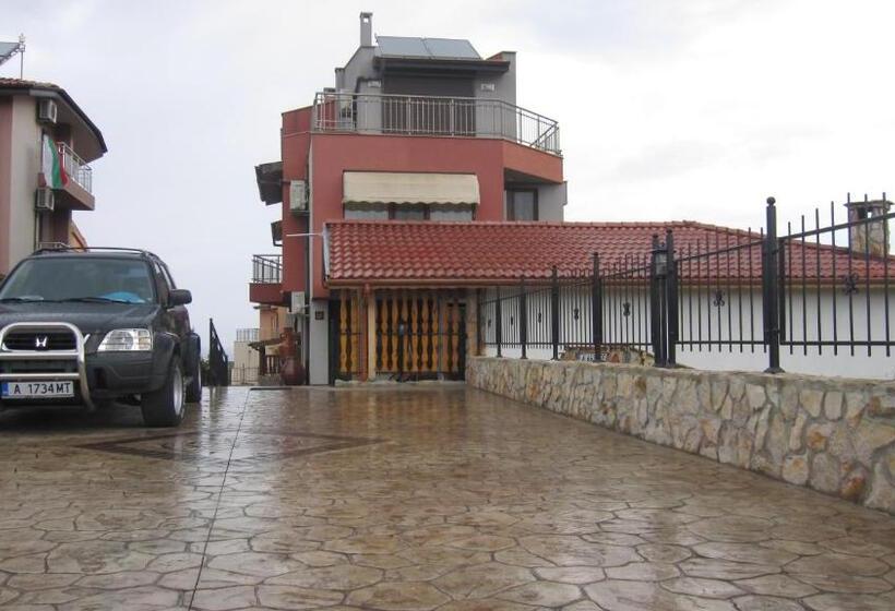 פנסיון Neli Sea Villa