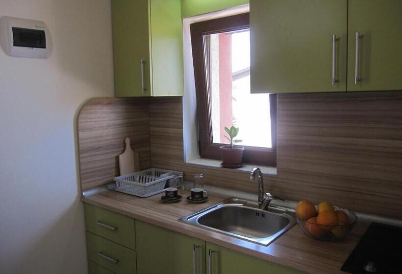 פנסיון Neli Sea Villa