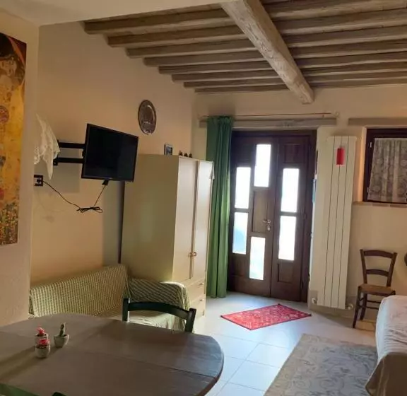 Hotelli Agriturismo Borgo Pirolino