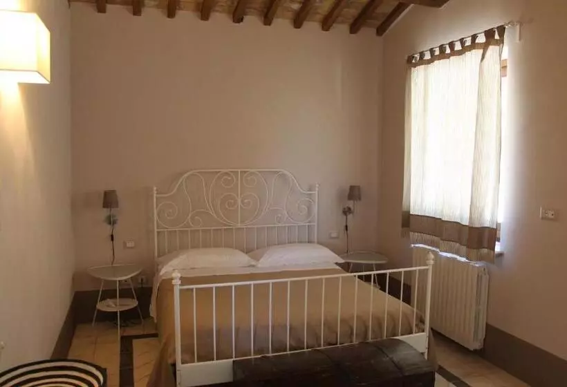 Hotelli Agriturismo Borgo Pirolino