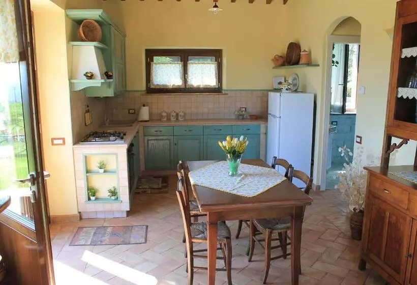 Hotelli Agriturismo Borgo Pirolino