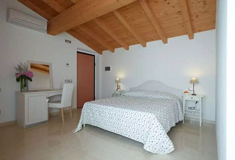 ホテル Agriturismo Camparella