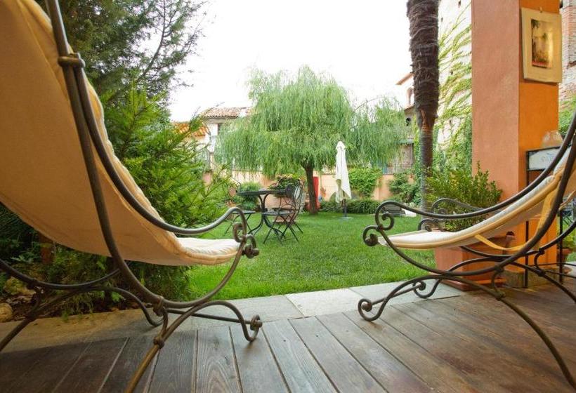 بنسيون Lori S Inn