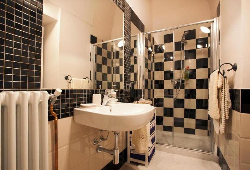 بنسيون Lori S Inn