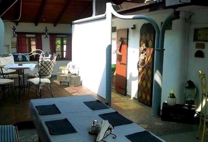 بنسيون Penzion A Restauracia Toldi