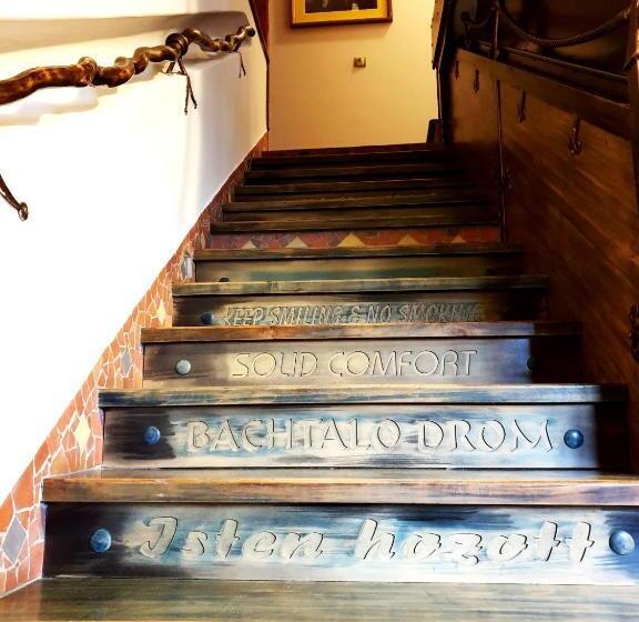 بنسيون Penzion A Restauracia Toldi