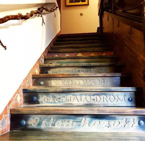 پانسیون Penzion A Restauracia Toldi