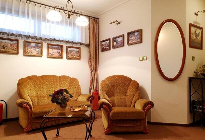 بنسيون Penzion A Restauracia Toldi